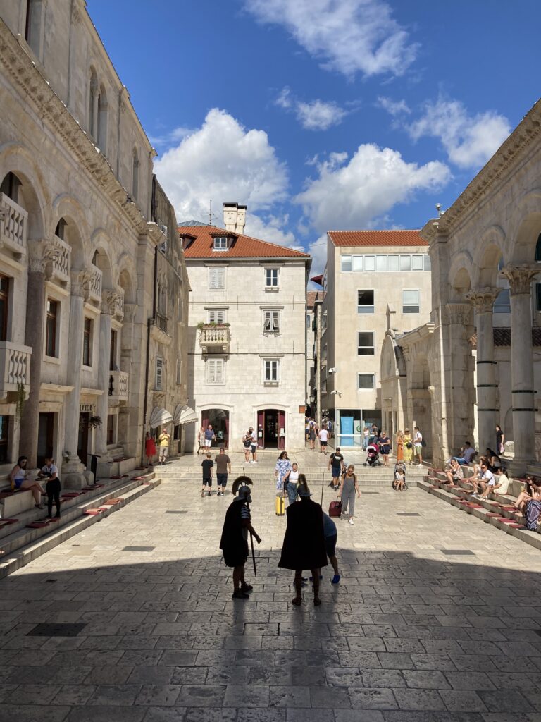 péristyle split