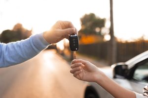 personne-se-preparant-a-obtenir-un-permis-de-conduire