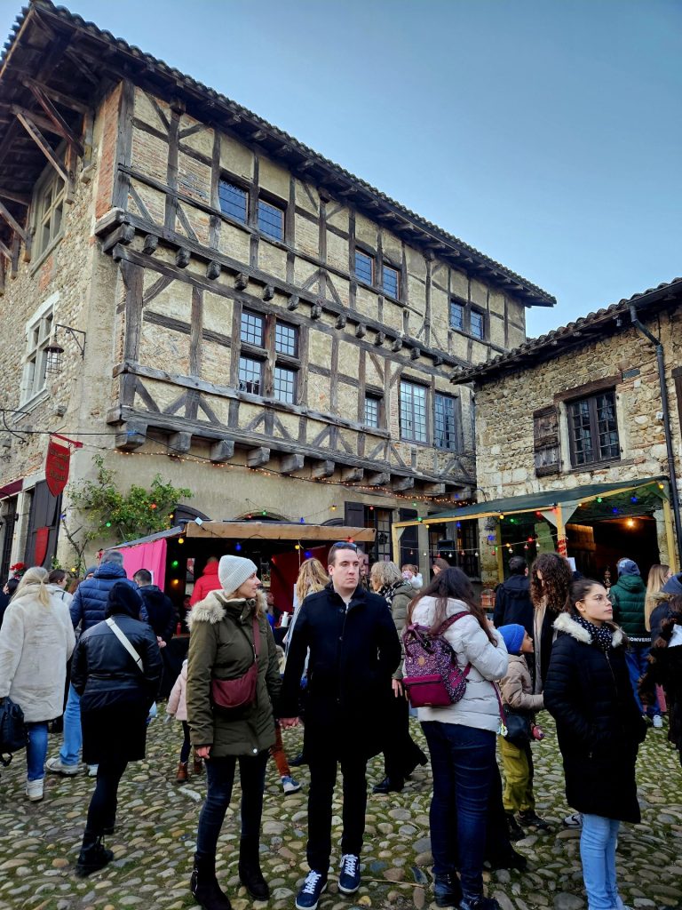 pérouges cité médiévale​