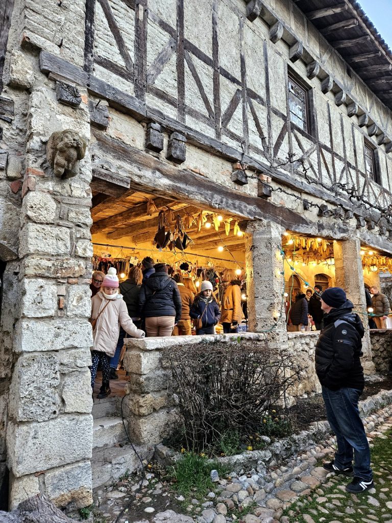 pérouges cité médiévale​