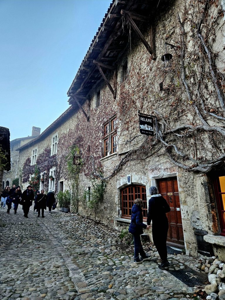 pérouges cité médiévale​