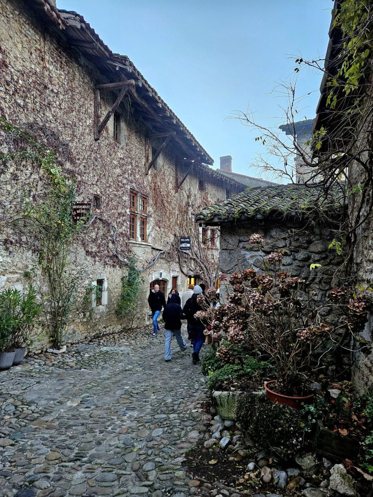 pérouges cité médiévale​